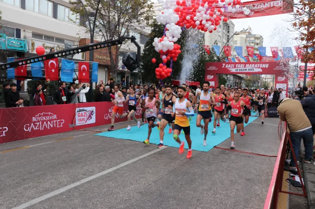 Gaziantep'te 7. Gazi Yarı Maratonu ve Halk Koşusu Başladı