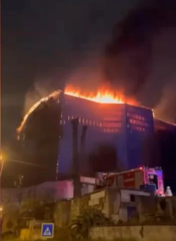 Üsküdar'da Terk Edilmiş Binada Yangın Çıktı