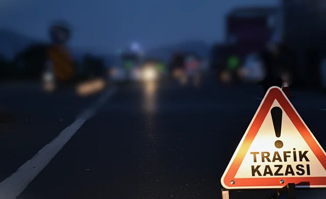 Erzurum'da İki Araç Çarpıştı