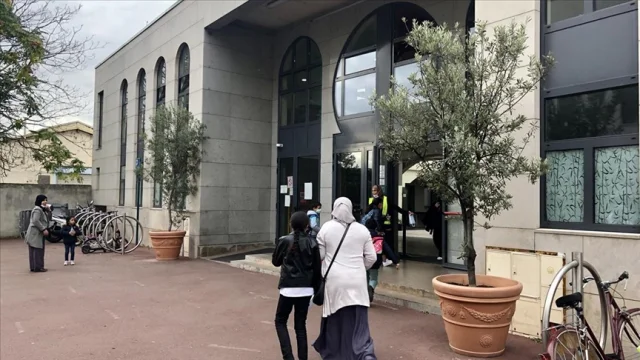 Fransa'da bir cami ve Türk derneği ırkçı saldırıya uğradı
