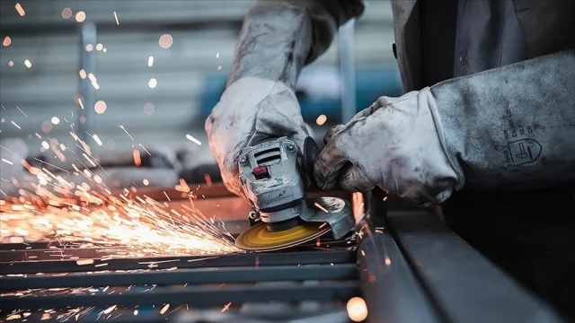 İngiltere imalatta 14 ayın zirvesine çıktı!