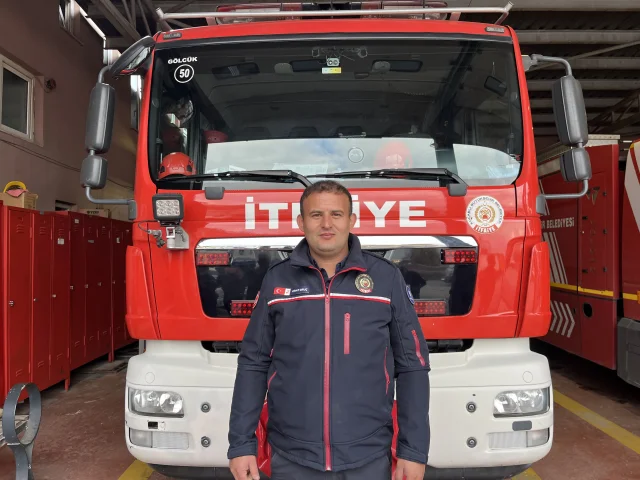 Canını hiçe sayarak mahsur kalan vatandaşı kurtardı! 