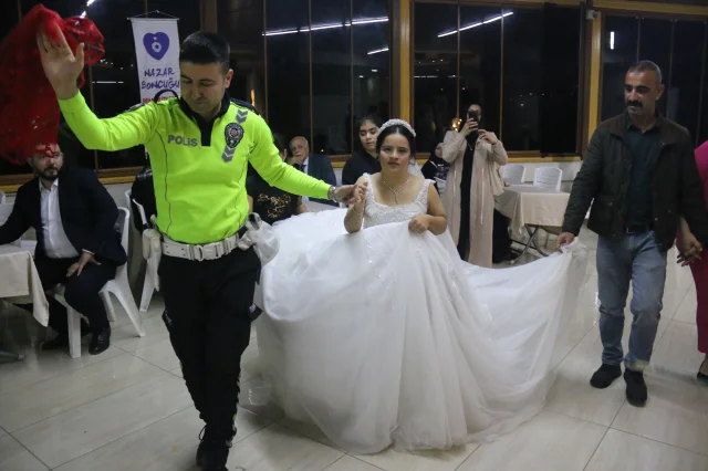 Hatay'da Down Sendromlu Ezgi'nin Gelinlik Hayali Gerçek Oldu