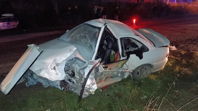 Amasya Yıldızköy Mevkiinde İki Otomobil Çarpıştı 