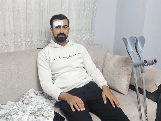 Adana'da motokurye trafikte bıçaklandı, saldırganlar kaçtı