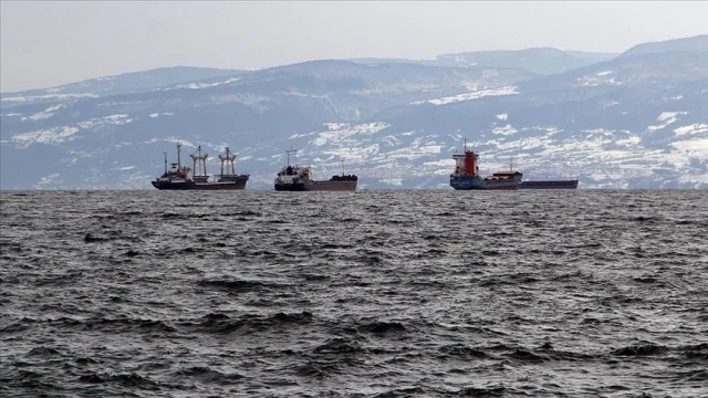 Saldırıya uğrayan 'MIDVOLGA-2' gemisi Sinop açıklarına ulaşt...