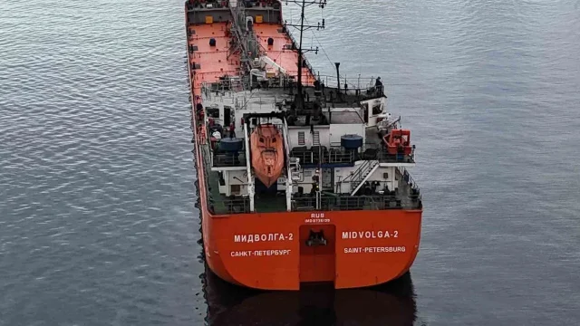 Karadeniz'de Saldırıya Uğrayan MIDVOLGA-2 Gemisi Sinop Açıklarına Getirildi