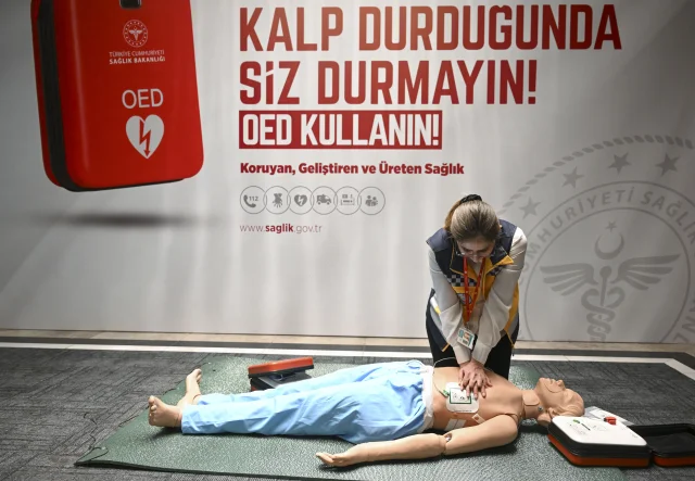 Ani Kalp Durmalarında 'Otomatik Eksternal Defibrilatör' Cihazı Hayat Kurtaracak 