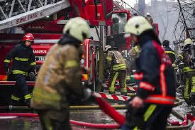Başakşehir'de Restoranda Çıkan Yangın Kontrol Altına Alındı