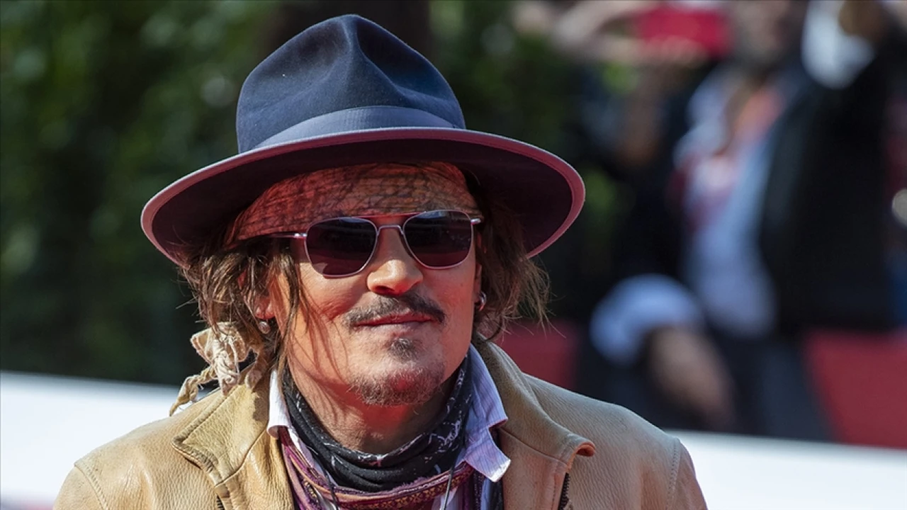 Johnny Depp Japonya'da Minamata Kurbanıyla Görüştü