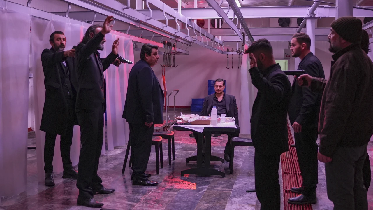 Fenomen dizi Eşref Rüya reytingleri sallıyor! Kadir ve Çiğdem yakınlaşması ekrana kitledi 