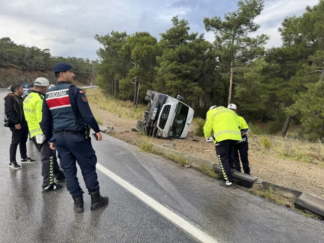 Fethiye'de Minibüs Devrildi: 7 Kişi Yaralandı