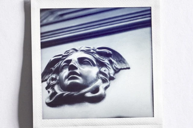 Moda Devinde Yaprak Dökümü: Versace Satıldı, Kaptan Gemiyi Terk Etti!