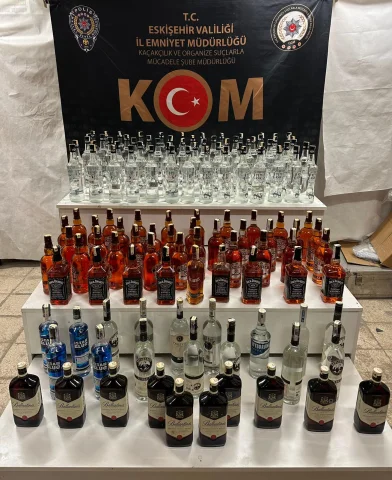 Eskişehir'de sahte ve kaçak içki operasyonunda 3 kişi yakalandı