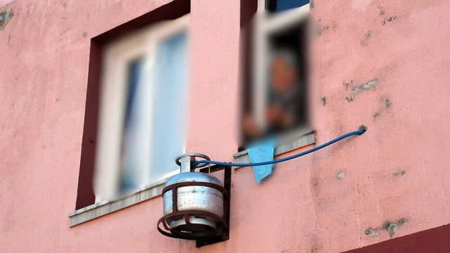 Osmaniye'de mutfak tüplerinin depolandığı evde çıkan yangın söndürüldü