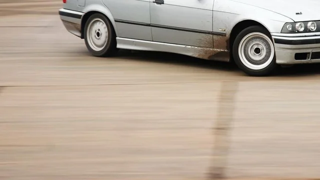 İzmir'de drift yapan 2 sürücüye yüklü miktarda ceza verildi