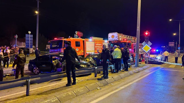 Sakarya'da iki otomobil çarpıştı: 1 ölü, 2 yaralı