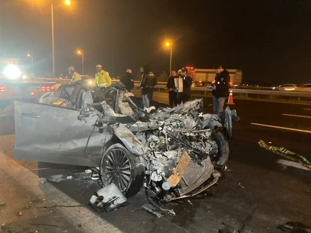 Ankara'da trafik kazası: Otomobil TIR'a çarptı, 2 ölü 1 yaralı