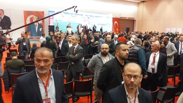 Gençlerbirliği Kongresinde Büyük Kavga: Mehmet Kaya Çekildi