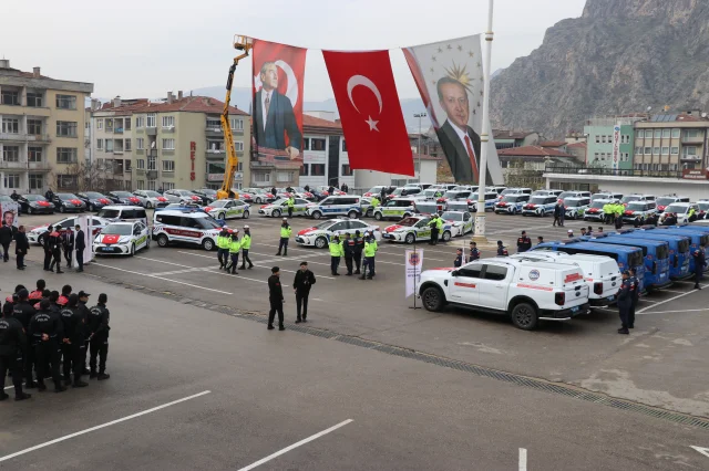 Amasya'da emniyet ve jandarmaya teslim edilen 71 araç hizmete alındı