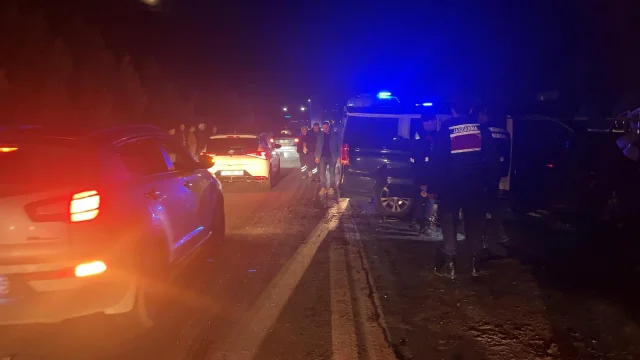 Sakarya'da panelvanla kamyonetin çarpışması sonucu 1 kişi öldü, 3 kişi yaralandı