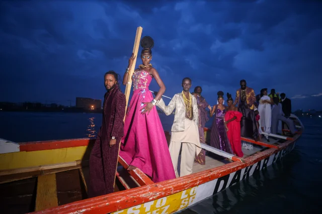 Senegal'de Sıra Dışı Defile: Dakar Moda Haftası Balıkçı Teknelerinde Düzenlendi