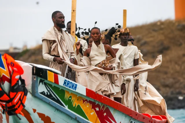 Senegal'de Sıra Dışı Defile: Dakar Moda Haftası Balıkçı Teknelerinde Düzenlendi
