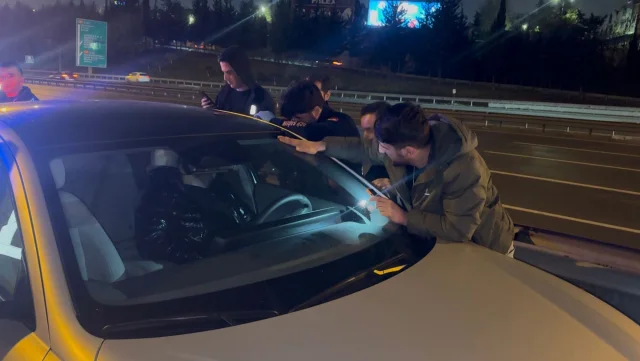 TEM Otoyolunda Uyuyan Sürücüye Müdahale: Baltayla Cam Kırıldı