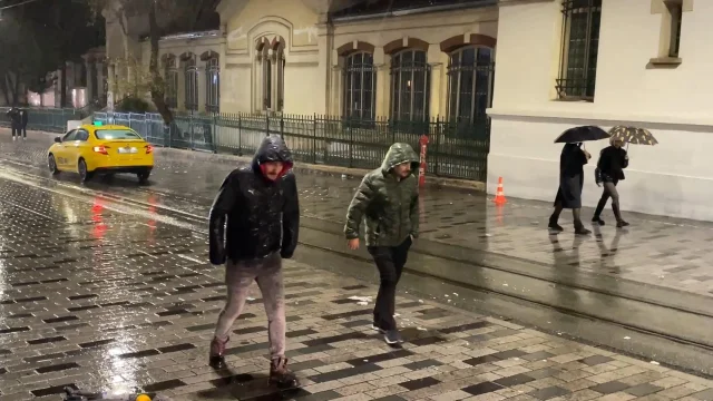 İstanbul'da Gece Boyu Sağanak Etkili Oldu