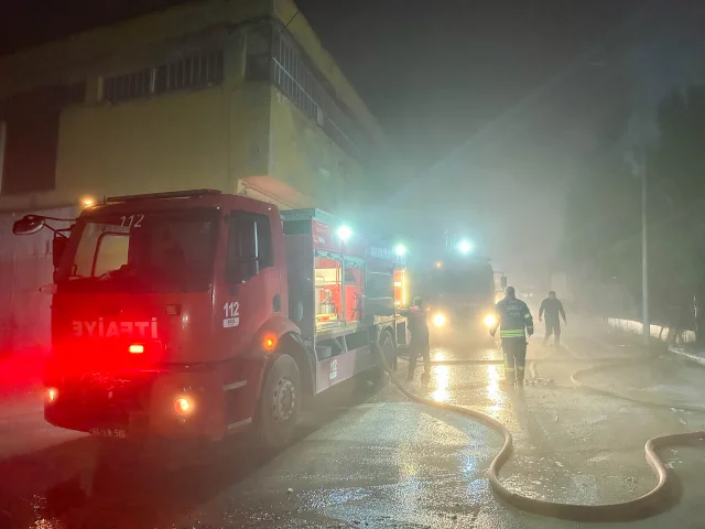 Uşak'ta Plastik Poşet Üretim Fabrikasında Yangın Çıktı