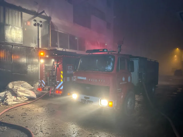 Uşak'ta Plastik Poşet Üretim Fabrikasında Yangın Çıktı