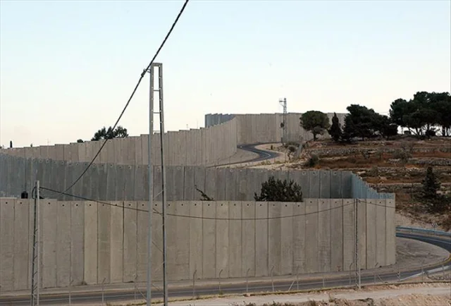İsrail, Ürdün sınırına Batı Şeria'yı da kapsayan duvar örüyor