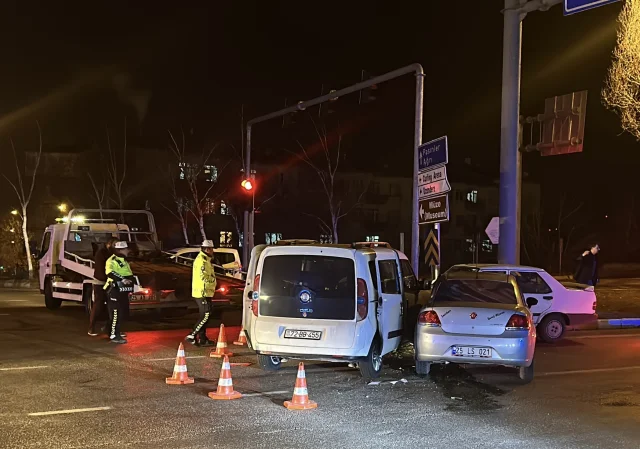 Erzurum'da Zincirleme Kaza: 2 Kişi Yaralandı