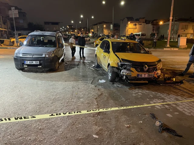 Bursa'da Kaçırdığı Taksiy­le Kaza Yaptı Kaçmaya Çalıştı
