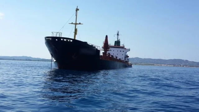 Çanakkale Boğazı'nda arızalanan gemi kurtarıldı