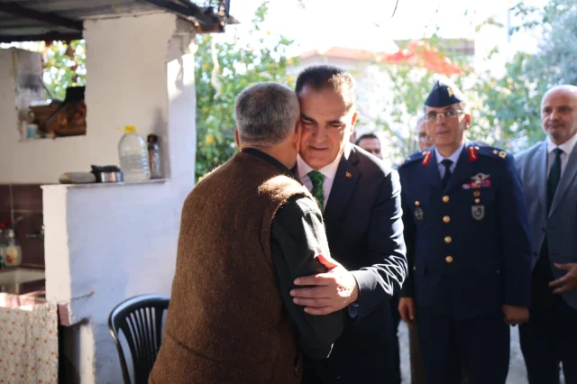 Şehit Astsubay Başçavuş Emrah Kuran'ın şehadet belgesi ailesine teslim edildi