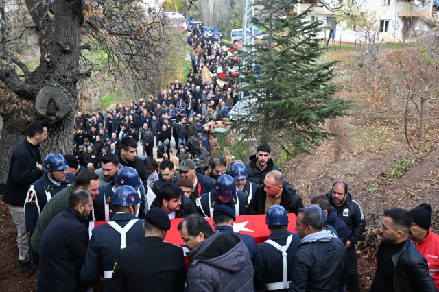 Tokat'ta kalp krizi geçirerek hayatını kaybeden askerin cenazesi Isparta'da defnedildi