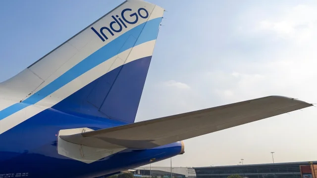 Hindistanlı hava yolu şirketi IndiGo, seferlerinin normale döndüğünü açıkladı