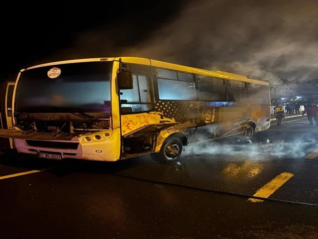 Zonguldak'da otobüs yangını: Seyir halindeki araç yandı