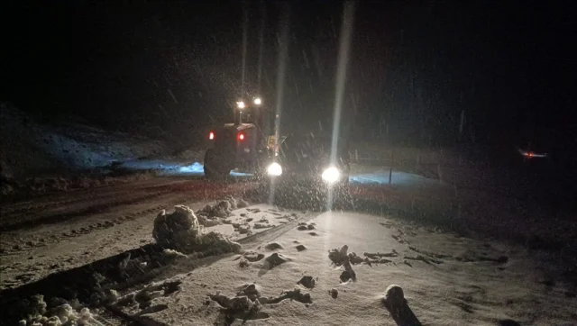 Muş ve Kars'ta kar yağışı ulaşımı aksattı, mahsur kalanlar kurtarıldı