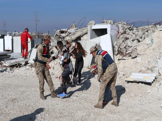 Denizli'de deprem tatbikatı gerçeğini aratmadı