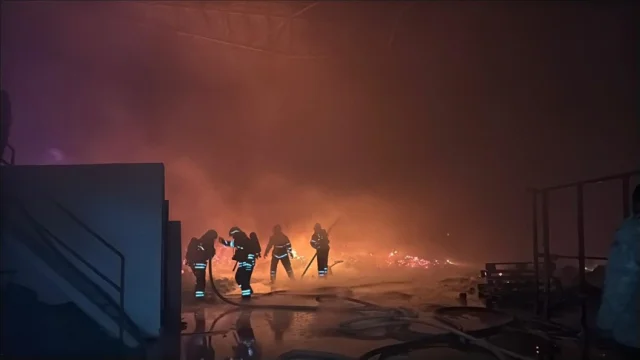 Gaziantep'te ambalaj fabrikası yangınına müdahale sürüyor