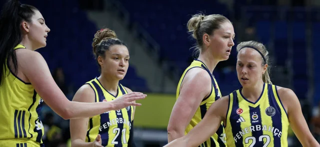 Fenerbahçe Opet İtalyan Rakibini Sahadan Sildi!