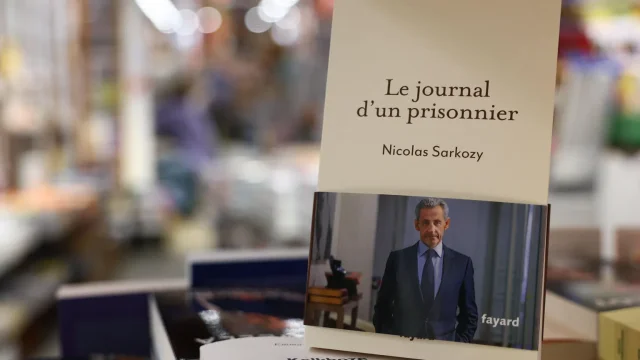Sarkozy Yeni Kitabında Hapishane Günlerini Yazdı