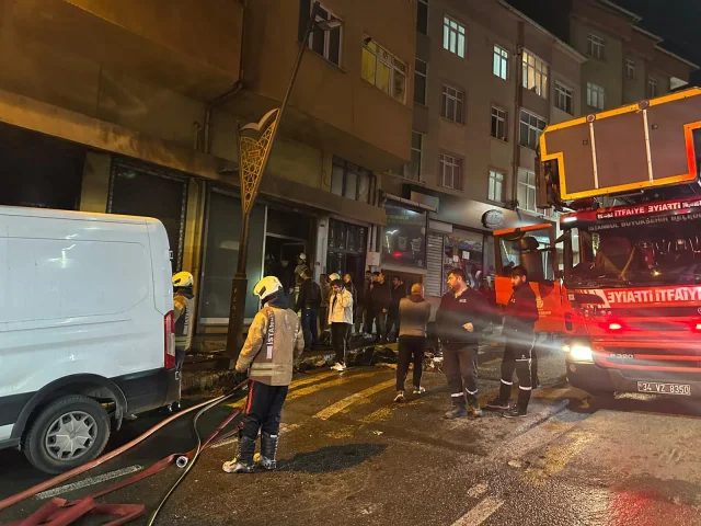 Pendik'te tekstil atölyesinde çıkan yangın söndürüldü