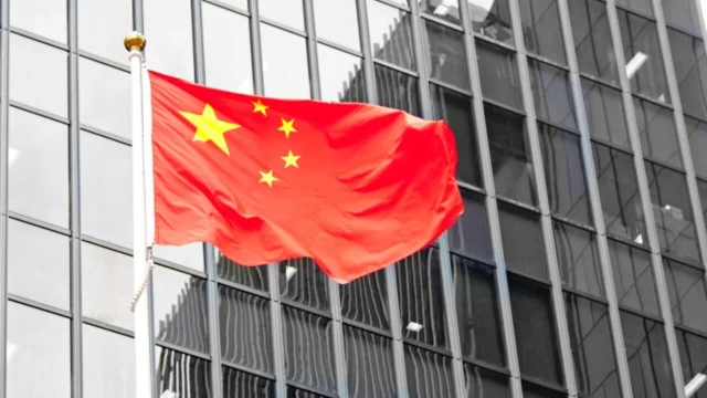 Hong Kong, Fed'i izleyerek gösterge faizini 25 baz puan indi...