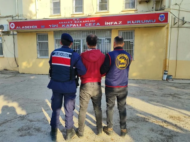 Manisa'da üzüm üreticilerini gasp eden firari hükümlü yakalandı