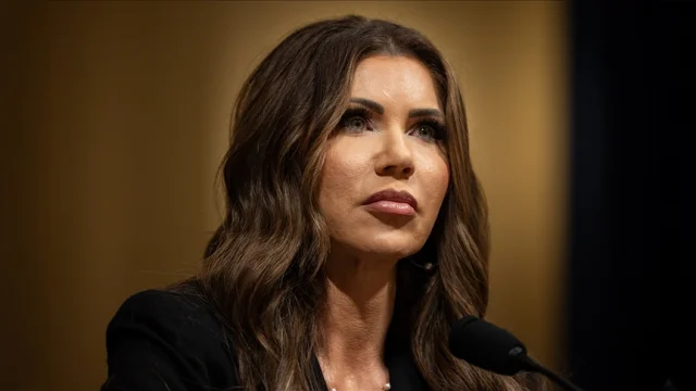 Kongrede Protesto! Bakan Noem'e 'Nazi' Tepkisi ve İstifa Çağrısı