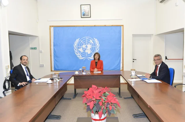 Kıbrıs'ta Kritik Zirve: Liderler Ara Bölgede Buluştu