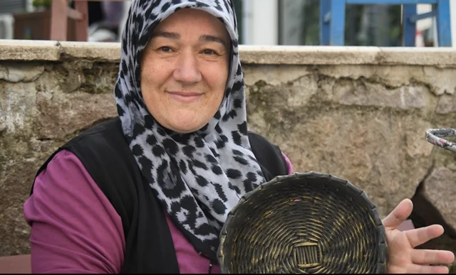 Sındırgılı Kadınlar Atık Gazeteleri Sepete Dönüştürüyor